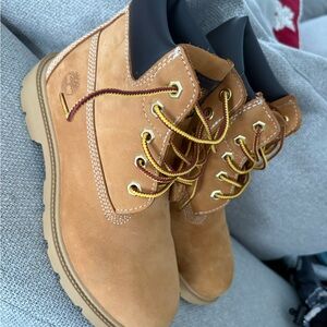 Timberland Brown Leather Boots with Yellow Laces